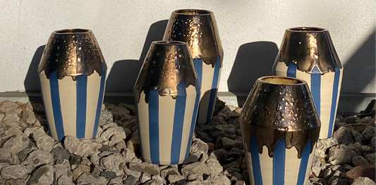 Vase "GRLZ" No 5 mit blauen Streifen und gold fliessender Glasur