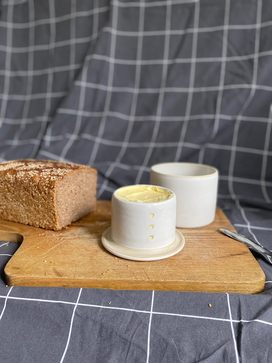französische Butterglocke in baked white