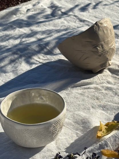 Clay & Leaf: Spuren im Ton. Stille im Tee