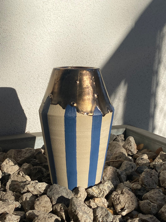 Vase "Grlz" No 4 mit blauen Streifen und gold fliessender Glasur