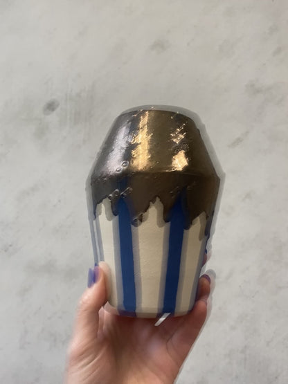 Vase "GRLZ" No 5 mit blauen Streifen und gold fliessender Glasur