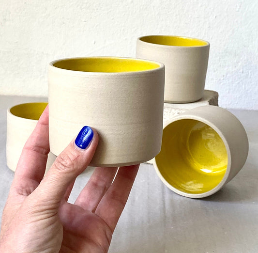 Keramik Becher "Inu" in ‚lemon sun‘