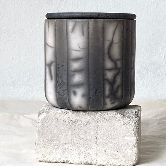 Naked Raku Keramik Dose mit Deckel handgefertigt schwarz weiss Streifen Rauchbrand