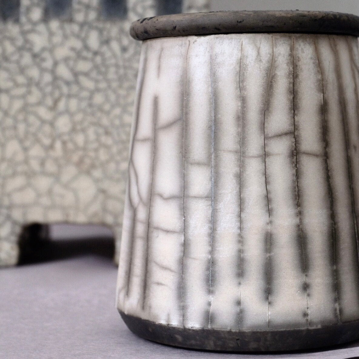 Naked Raku Dose mit Deckel